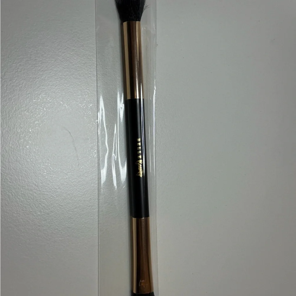 Belle beauty double eye shadow brush no 4. NEW